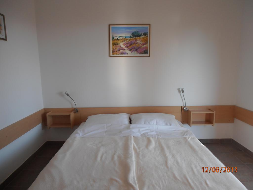 Apartments Meni Drage Zimmer foto